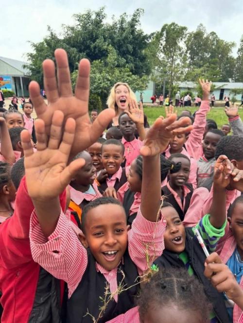 Настя ивлеева вернула блонд и отправилась в путешествие по африке. 04