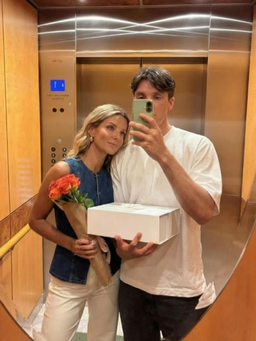 После того как Острые Козырьки взорвали все рейтинги, аннабелль уоллис тут же заподозрили в романе с Киллианом Мерфи. 01