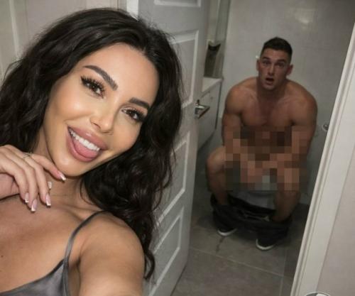 37-Летняя бизнесвумен показала кадры из спальни с мужчиной, чьё лицо скрыто.
