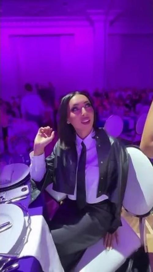 Алсу приехала на светское мероприятие в новом образе. 01