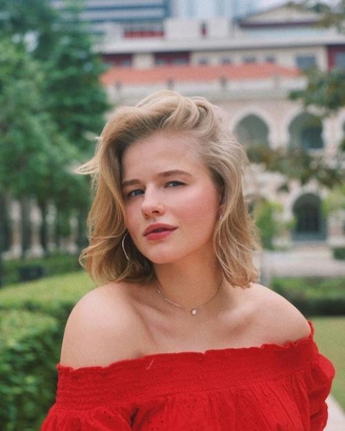 Актриса Саша бортич выглядит без макияжа так миленько! 03