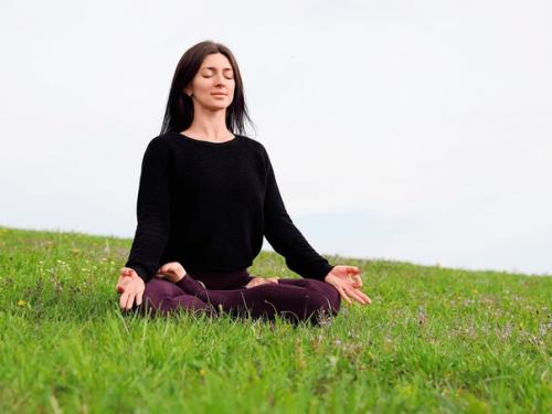 Лишь в том случае, если вы решили начать заниматься йогой, вот несколько шагов, которые помогут вам начать: 02 Лишь в том случае, если вы решили начать заниматься йогой, вот несколько шагов, которые помогут вам начать: 02