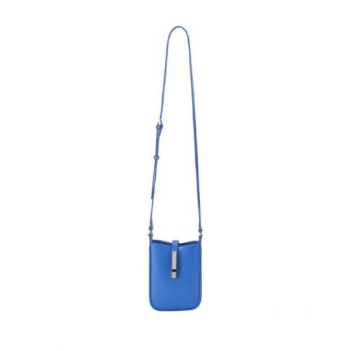 Внимание!  Только в том случае, если в самый обычный образ добавить интересную сумку, то он точно заиграет новыми красками. 02