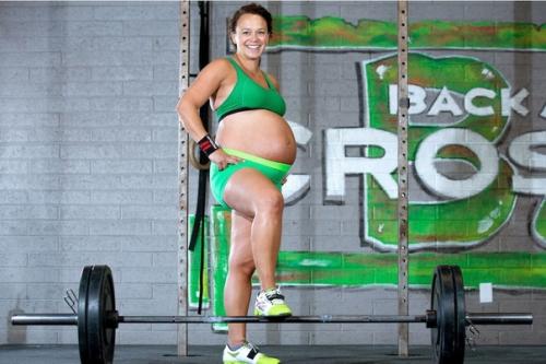 33-Летняя Меган лазерман продолжила заниматься тяжёлой атлетикой и на девятом месяце беременности! 04