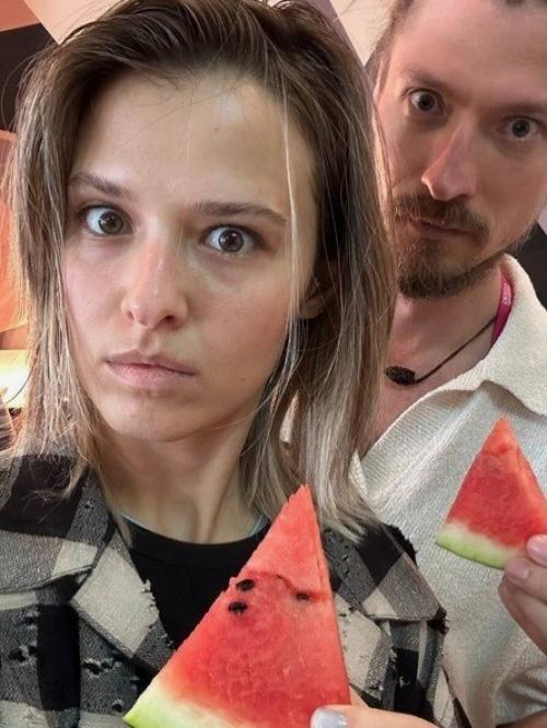 Любовь аксенова трогательно поздравила мужа с 44-летним днем рождения.

