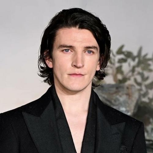 Фан - сообщество Гарри Поттера определилось с фаворитом на роль Северуса снейпа - им стал звезда дома дракона Юэн Митчелл. 02