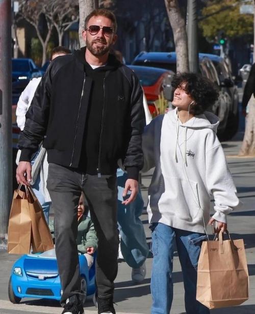 Бен аффлек и дочь Дженнифер Лопес - 14-летняя Эмма на прогулке в Лос-анджелесе. 03