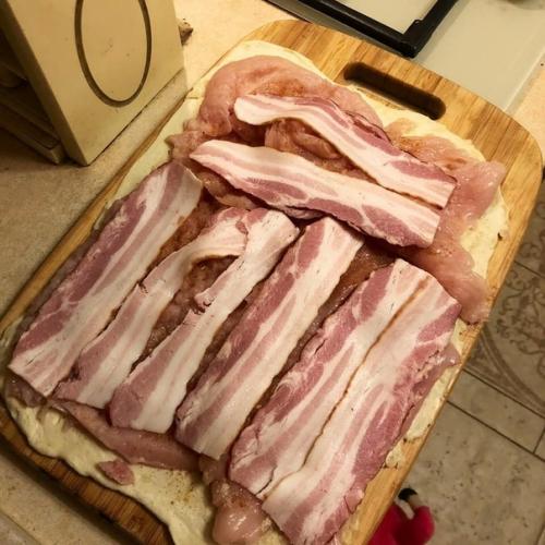 Быстрый, вкусный рулет из куриного Филе с беконом и сыром. 03