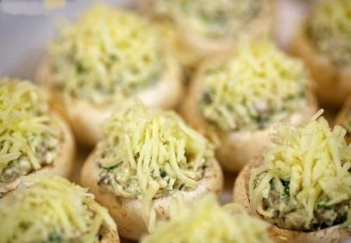 Шампиньоны с курицей и сыром. 08