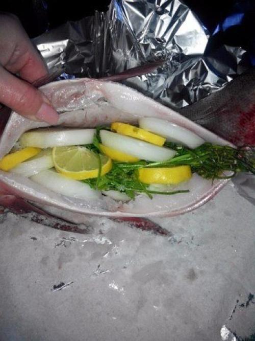 Толстолобик в духовке.  Многим не верится, что рыба, запеченная в большом количестве соли, получится идеальной по вкусу. 03 Толстолобик в духовке.  Многим не верится, что рыба, запеченная в большом количестве соли, получится идеальной по вкусу. 03