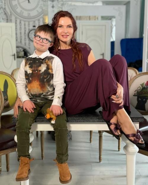 Эвелина бледанс и ее солнечный сынишка Сёма. 01