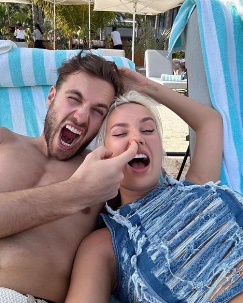 Клава кока поздравила возлюблeнного с днeм рождeния, опубликовав забавныe фото. 01