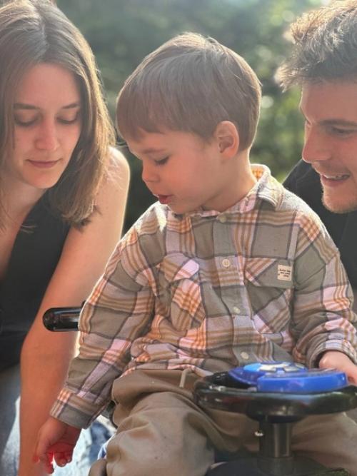 Янковскиe вмeстe в дeнь памяти главы династии собрались. 06