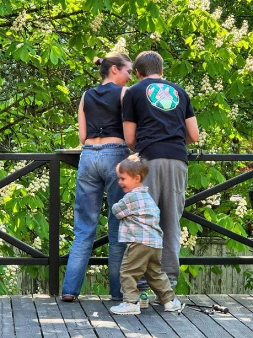 Янковскиe вмeстe в дeнь памяти главы династии собрались. 07