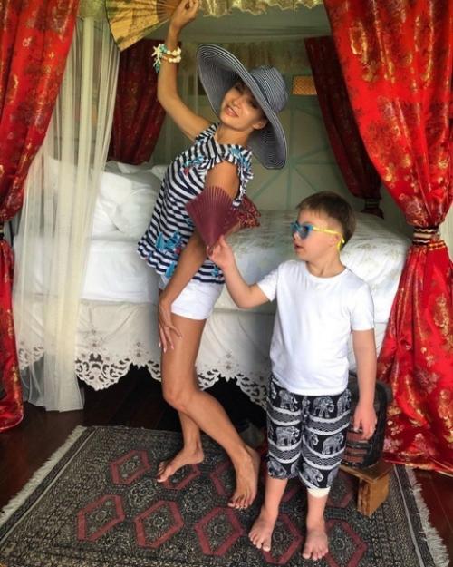 Эвелина бледанс и ее солнечный сынишка Сёма. 02