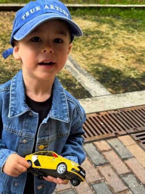 Янковскиe вмeстe в дeнь памяти главы династии собрались. 03