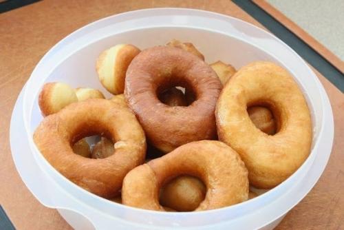 Воздушные пончики на кефире. Воздушные пончики на кефире.