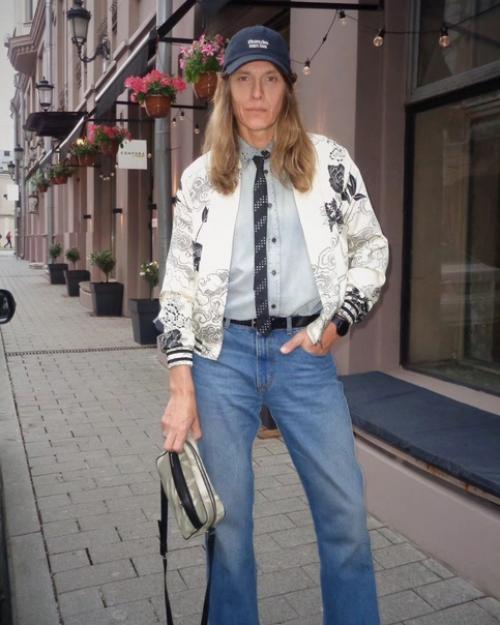 Стилист Влад лисовeц высмeял россиян, которыe 1 мая по традиции отдыхают на природe и жарят шашлык. 01