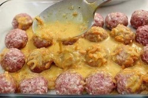 Тефтели с рисом и сливочной подливкой в духовке. 01