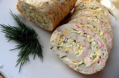 Рулет из крабовых палочек. Рулет из крабовых палочек.