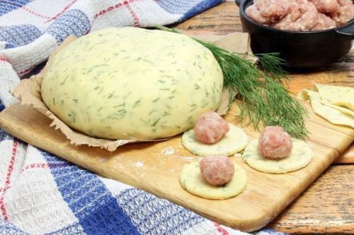 Домашние пельмени из теста с зеленью. 01