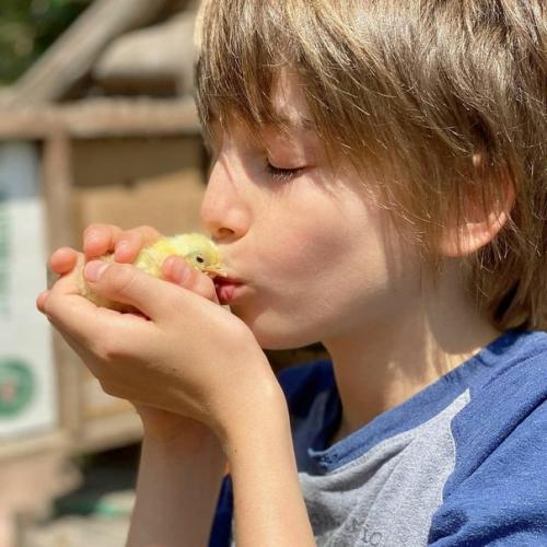 Факундо Арана с женой Марией сусини, дочерью Индией и сыновьями моро и яко. 06