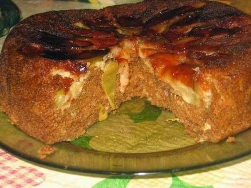 Пирог с яблоками и сгущёнкой в мультиварке. Пирог с яблоками и сгущёнкой в мультиварке.