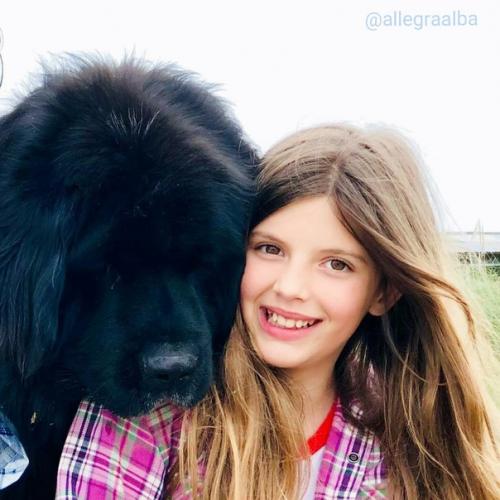 Факундо Арана с женой Марией сусини, дочерью Индией и сыновьями моро и яко. 04