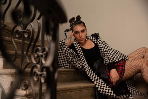 Блогеры к выходу фильма Круэлла устроили модный показ в центре Москвы. 04