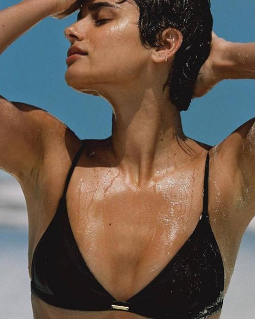 Уже второй сезон подряд Lavarice удивляют: в прошлом году они снимали Эльзу хоск, а в этом пригласили Тейлор хилл. 04