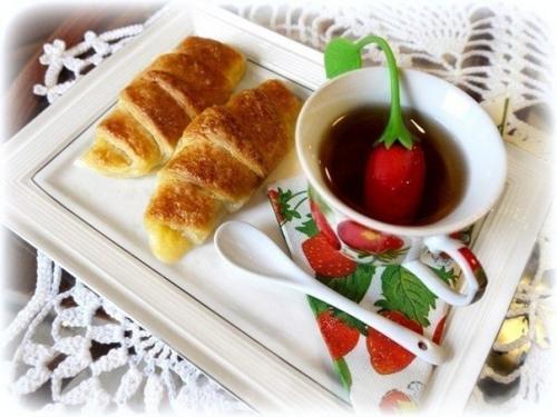 Слойки, (с яблоком и спрайтом, ананасом, шоколадом, разные, всякие).