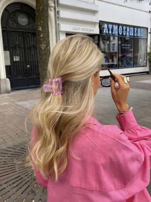 Крабик на волосах, конечно, не новый тренд, но все же он остается с нами! 03