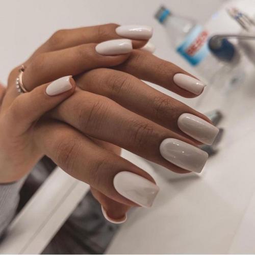 Маникюр с минималистическим дизайном всегда об элегантности образа говорит. 07