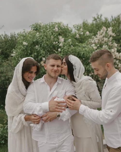 Александра чвикова (Алекса) поделилась фото с крестин дочки. 01