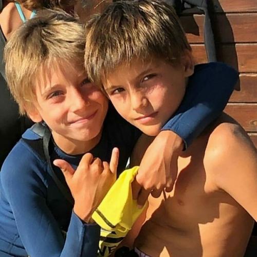 Факундо Арана с женой Марией сусини, дочерью Индией и сыновьями моро и яко. 03