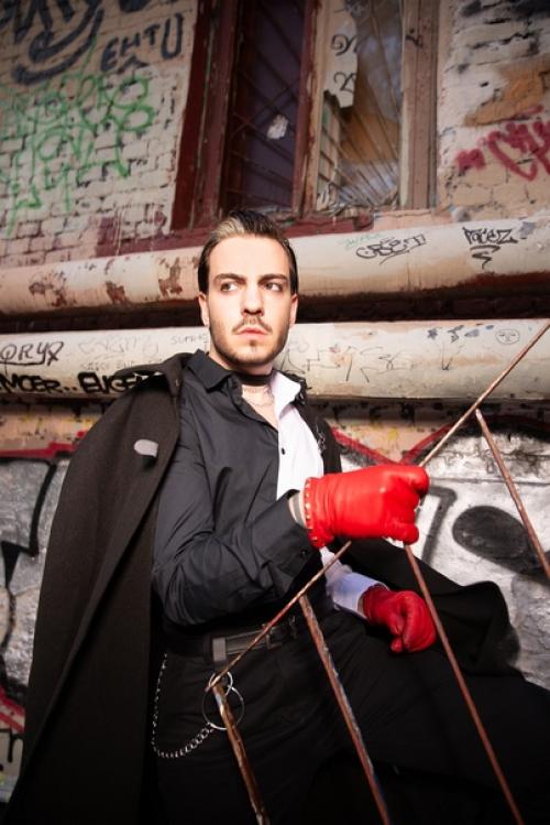 Блогеры к выходу фильма Круэлла устроили модный показ в центре Москвы. 05