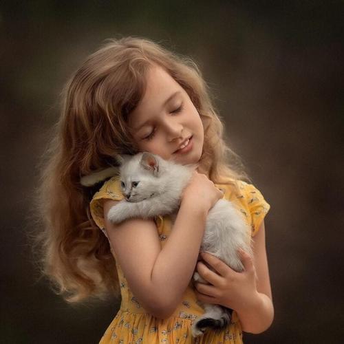 Умение любить - талант от бога, умение жалеть - от доброты, умение прощать не зная срока, от мудрости и нежности души. 04