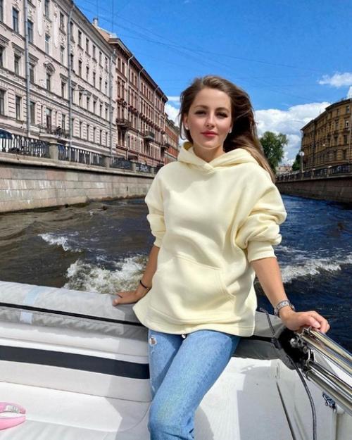 Вот такая простая Анна михайловская и хорошо выглядит! 02