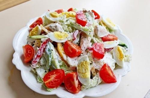 Салат с куриной грудкой, овощами и йогуртом. 07 Салат с куриной грудкой, овощами и йогуртом. 07