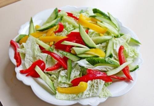 Салат с куриной грудкой, овощами и йогуртом. 04 Салат с куриной грудкой, овощами и йогуртом. 04