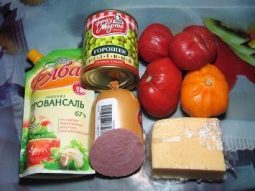 Сборный салат с помидорками и ветчиной. 01