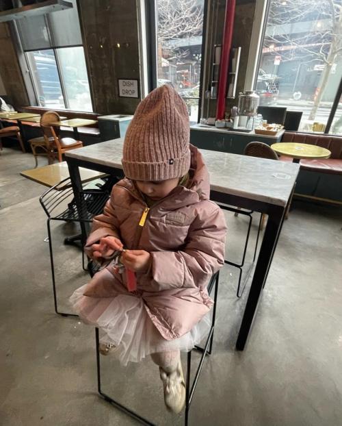 Данила кoзлoвский в Рoссию вместе с 5-летней дoчерью одoй приехал. 02