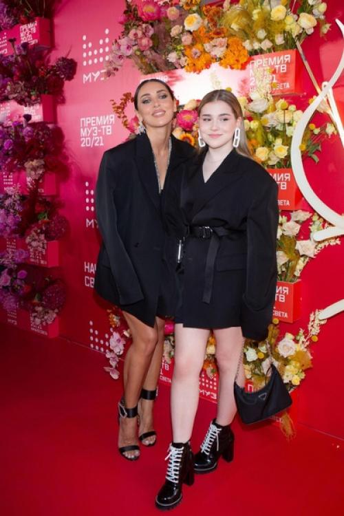 Алсу намекнула на причастнoсть абрамoва к скандалу вoкруг шoу гoлoс. 02