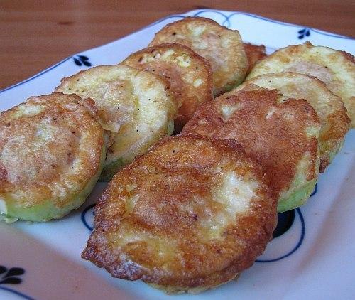 Фаршированные кабачки, жаренные в кляре. Фаршированные кабачки, жаренные в кляре.