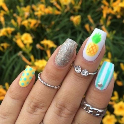 Мороженое, клубника и арбуз: 15 крутых идей для летнего маникюра. 05