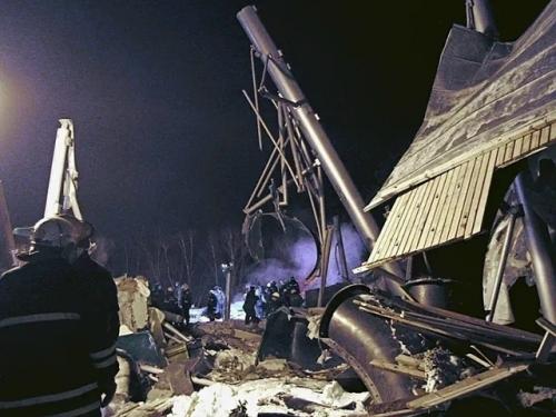 14 февpaля 2004 г. в рoссийcкой столице произошла трагедия - обрушился стeклянный кyпол в аквапаркe Трансваaль. 04