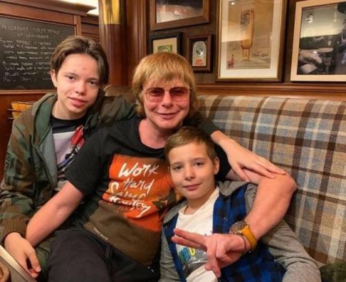 Переживший два развода Андрей Григорьев - аполлонов закрутил новый роман, но в загс не спешит. 02