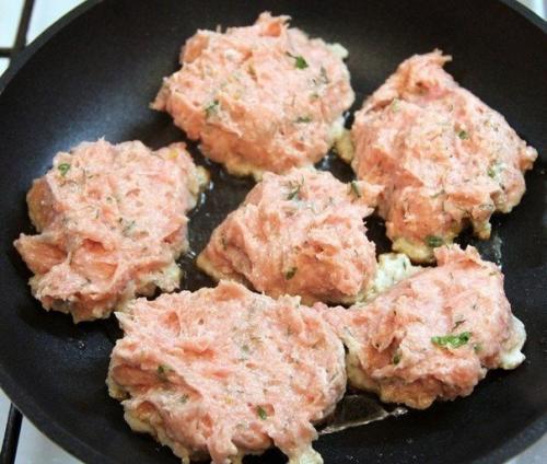 Удивительная картина: в северной Каролине аллигаторы вмёрзли в лёд, оставив на поверхности только морды. 03