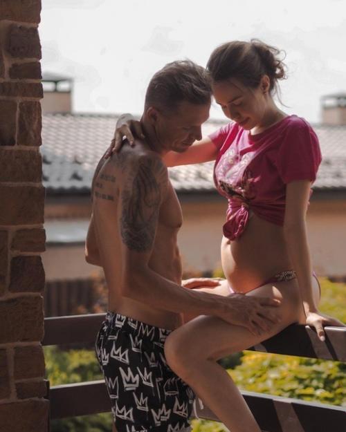 Анастасия Костенко и Дмитрий Тарасов поделились общими фото с новой фотосессии. 02