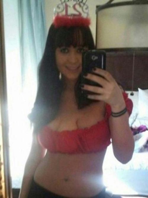 Девушка, сделавшая себе третью грудь, в отчаянной попытке прославиться. 02 Девушка, сделавшая себе третью грудь, в отчаянной попытке прославиться. 02